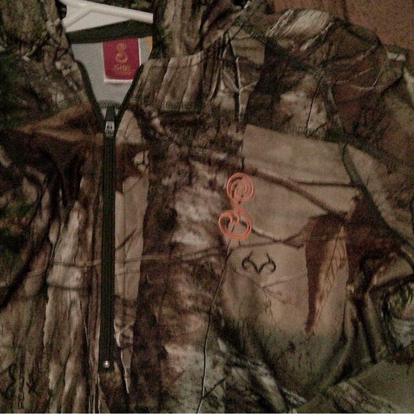 Athleisure Camo Sweatshirt - Picture 3 of 3